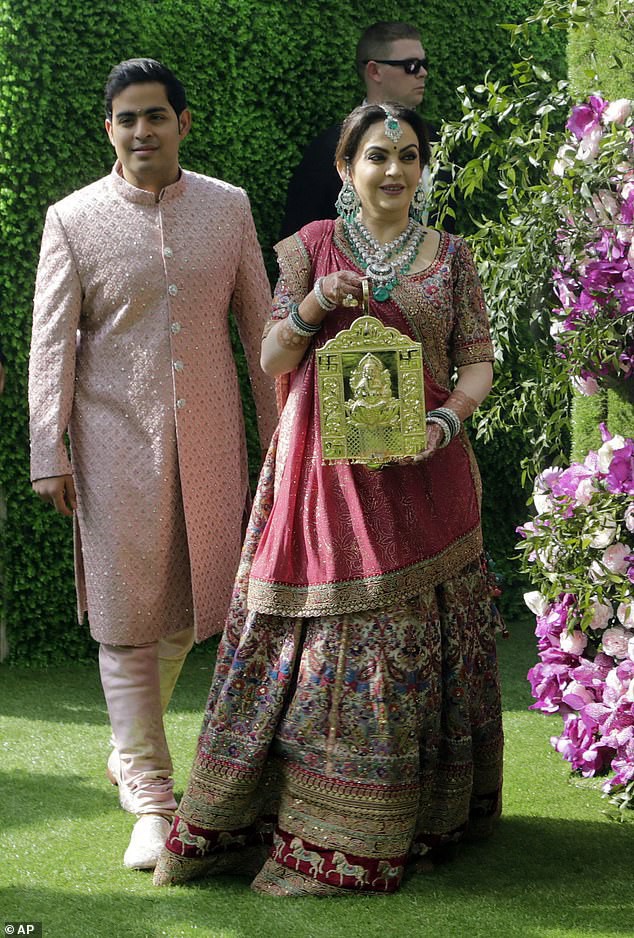 Dàn sao siêu khủng dự hôn lễ quý tử tỷ phú giàu nhất Ấn Độ: Hoa hậu thế giới, Cựu thủ tướng Anh, CEO Google góp mặt - Ảnh 5.