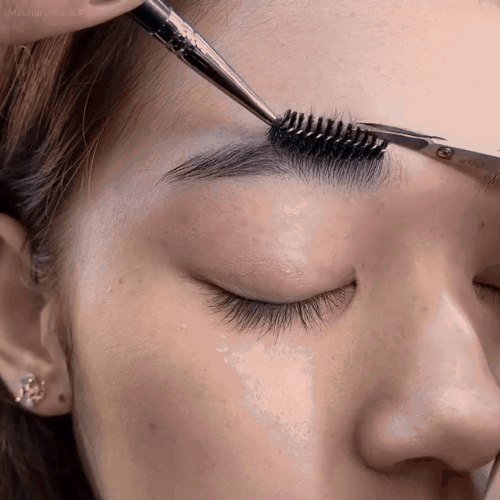Đây là cách giúp bạn xử đẹp đôi lông mày rậm rạp thành gọn mảnh chỉ trong nháy mắt  - Ảnh 4.