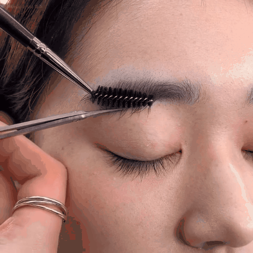 Đây là cách giúp bạn xử đẹp đôi lông mày rậm rạp thành gọn mảnh chỉ trong nháy mắt  - Ảnh 3.