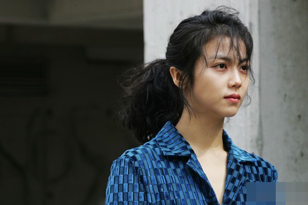 Cảnh phim ngoại tình 18+ gây sốc của mỹ nhân bị đồn là tiểu tam khiến Song Hye Kyo - Song Joong Ki ly hôn - Ảnh 2. Cảnh phim ngoại tình 18+ gây sốc của mỹ nhân bị đồn là tiểu tam khiến Song Hye Kyo - Song Joong Ki ly hôn - Ảnh 2.
