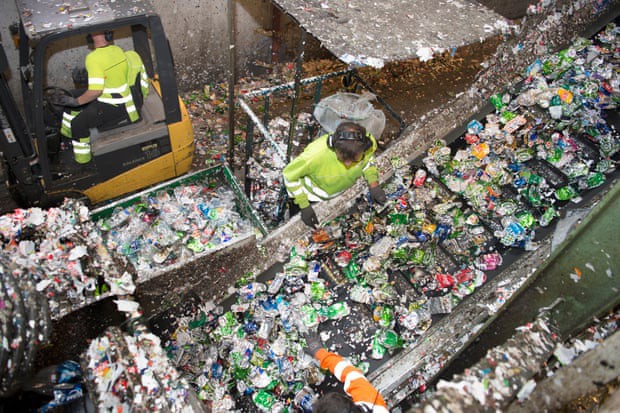 Đâu là bí quyết giúp Na Uy tái chế được tới 97% lượng chai nhựa trên toàn quốc? - Ảnh 1.