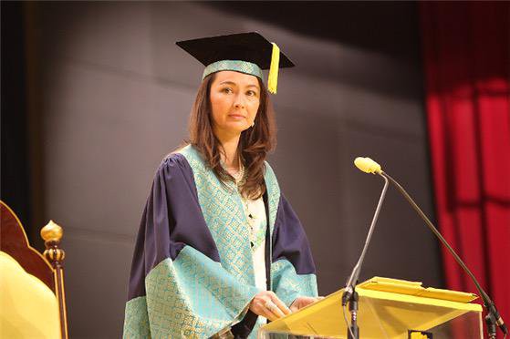 Nhan sắc diễm lệ ít ai biết của Hoàng hậu Malaysia, quen nhau 8 năm mới chịu cưới khi nhà vua đã 50 tuổi - Ảnh 1. Nhan sắc diễm lệ ít ai biết của Hoàng hậu Malaysia, quen nhau 8 năm mới chịu cưới khi nhà vua đã 50 tuổi - Ảnh 1.