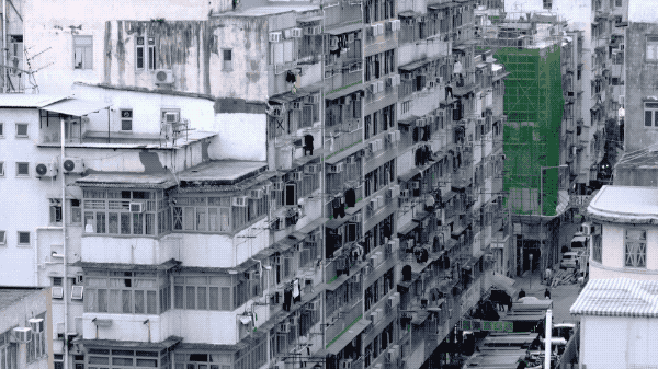 Khi không đủ tiền mua nhà, một cặp đôi đã ở bên nhau 7 năm ở Hong Kong đã biến một căn hộ thuê tồi tàn thành một ngôi nhà mang phong cách hoài cổ - Ảnh 1.