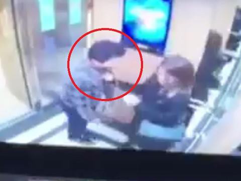 Diễn biến bất ngờ vụ nữ sinh bị cưỡng hôn trong thang máy - Ảnh 1.