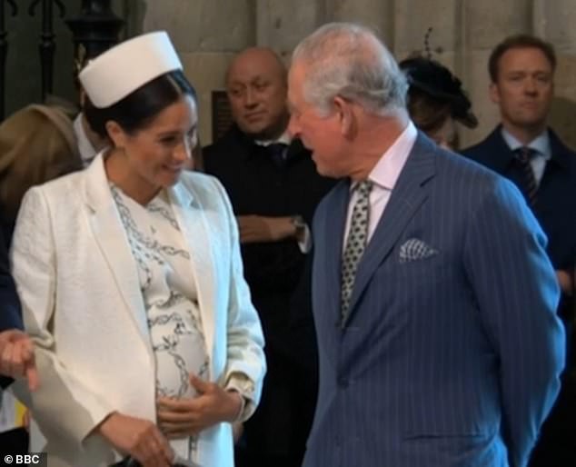 Hết thời liếc mắt nhìn mẹ chồng, Công nương Kate gây bất ngờ khi có khoảnh khắc chưa từng có với bà Camilla - Ảnh 1.