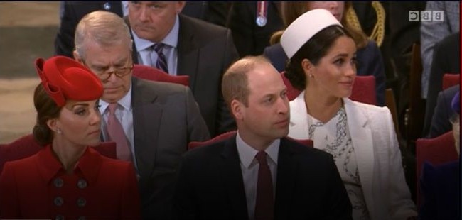 Khoảnh khắc Meghan rơi nước mắt khi ngồi cạnh chồng gây chú ý, Hoàng tử Harry được cho là cảm thấy khốn khổ với người vợ thích sự nổi tiếng của mình - Ảnh 1.
