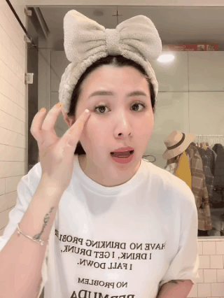 Nghe hai bà mẹ “cú đêm” Heo Mi Nhon, Thuý Diễm tiết lộ bí quyết chăm sóc da mắt, đẩy lùi quầng thâm - Ảnh 2. Nghe hai bà mẹ “cú đêm” Heo Mi Nhon, Thuý Diễm tiết lộ bí quyết chăm sóc da mắt, đẩy lùi quầng thâm - Ảnh 2.