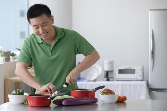 Đ&agrave;n &ocirc;ng biết nấu ăn, &ldquo;thả th&iacute;nh&rdquo; l&agrave; phải d&iacute;nh - Ảnh 1.