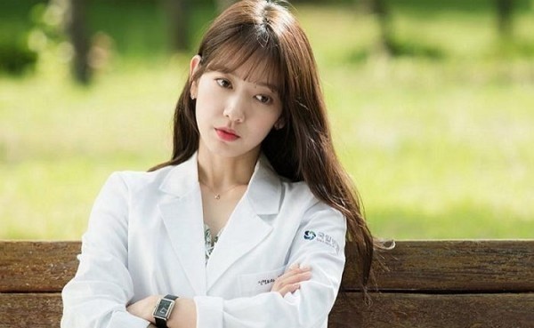 Park Shin Hye mặc giản dị nên dân tình chỉ chú ý đến mái tóc gây tranh cãi - Ảnh 6.