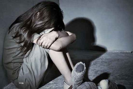Nghệ An: Người mẹ bàng hoàng phát hiện con gái 14 tuổi bị hàng xóm giở trò đồi bại - Ảnh 1. Nghệ An: Người mẹ bàng hoàng phát hiện con gái 14 tuổi bị hàng xóm giở trò đồi bại - Ảnh 1.