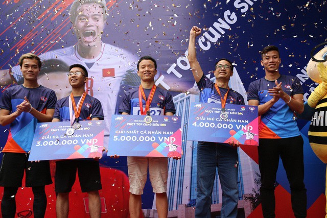 Hơn 800 MBers tham gia giải chạy “MB Running Up 2019” cùng Quế Ngọc Hải và Văn Toàn - Ảnh 2.