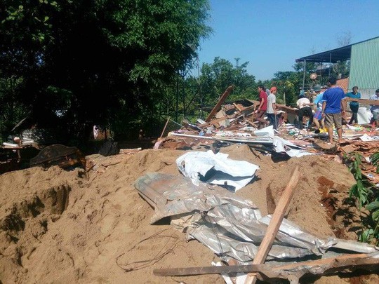 Đang ngủ trong nhà, vợ chồng bị xe ben cán chết, con gái 3 tuổi may mắn sống sót - Ảnh 2. Đang ngủ trong nhà, vợ chồng bị xe ben cán chết, con gái 3 tuổi may mắn sống sót - Ảnh 2.