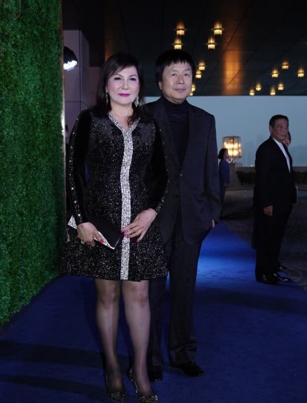 Sự kiện quy tụ giới siêu giàu Hong Kong: Tiểu tam Hoa hậu Lý Gia Hân e lệ bên đại gia, chạm trán vợ cũ của chồng cùng tham dự - Ảnh 5.