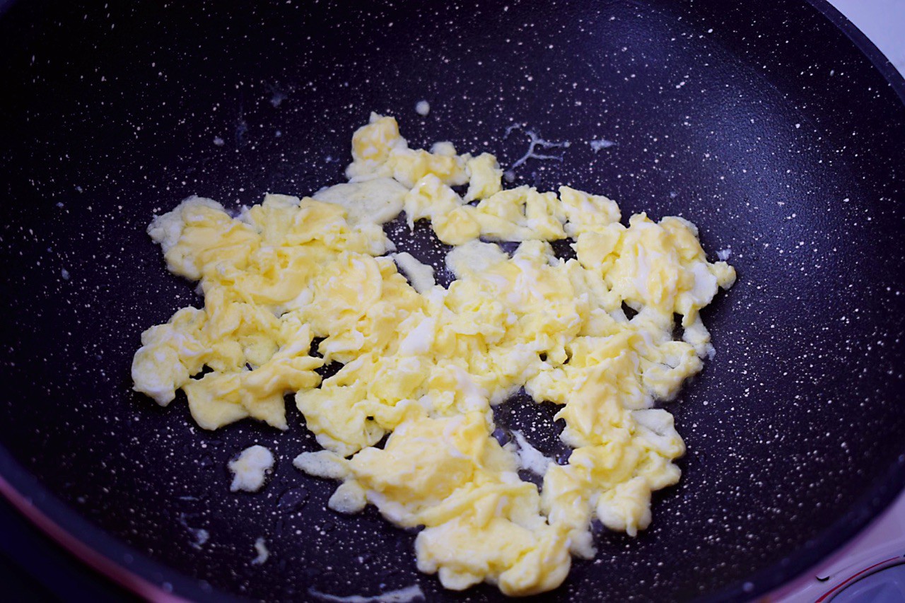 Mẹ cười khi thấy t&ocirc;i mang dưa chuột đi x&agrave;o nhưng ăn rồi th&igrave; khen kh&ocirc;ng ngớt - Ảnh 4.