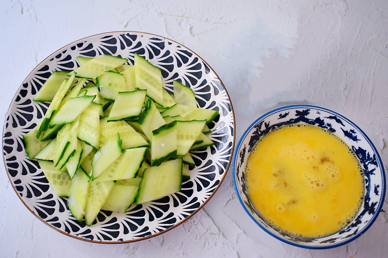 Mẹ cười khi thấy t&ocirc;i mang dưa chuột đi x&agrave;o nhưng ăn rồi th&igrave; khen kh&ocirc;ng ngớt - Ảnh 3.