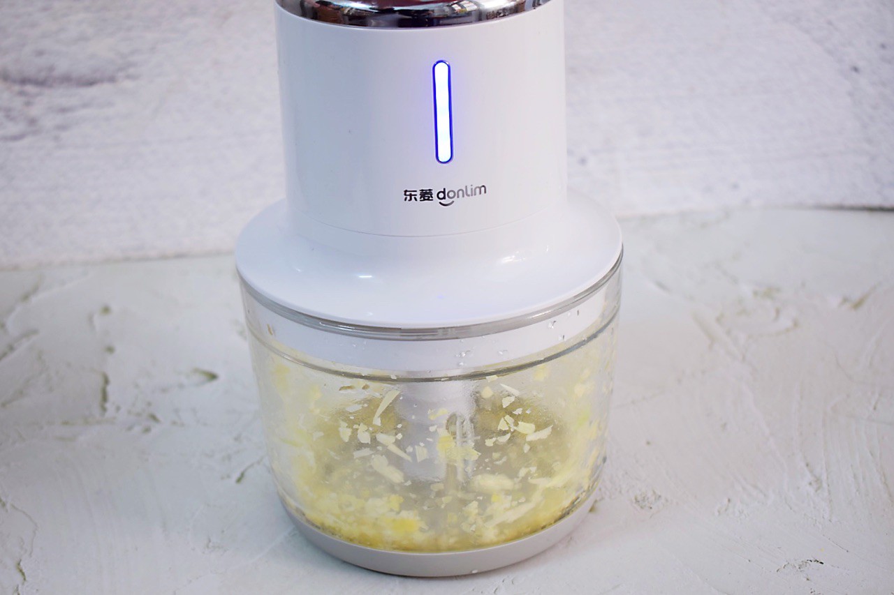 Mẹ cười khi thấy t&ocirc;i mang dưa chuột đi x&agrave;o nhưng ăn rồi th&igrave; khen kh&ocirc;ng ngớt - Ảnh 2.