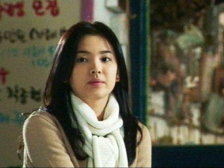 Ngắm ảnh cực hiếm của Song Hye Kyo thời trẻ để hiểu tại sao Song Joong Ki lại yêu say đắm không rời đến vậy  - Ảnh 2.