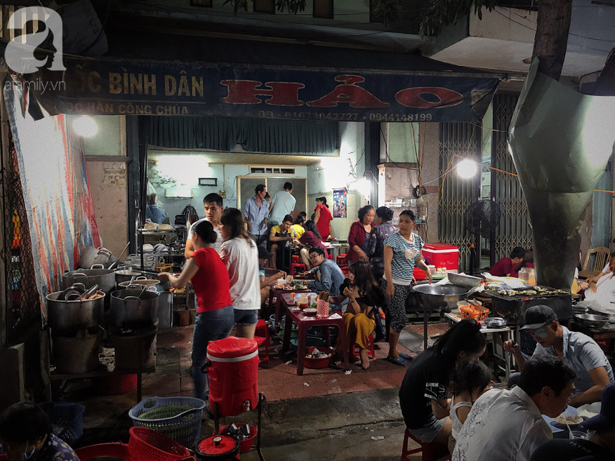 Mùa hè đi Quy Nhơn, hãy ghé ngay quán ốc siêu đông, gọi món không cần nhìn giá này: Ốc biển sang chảnh 20k/dĩa, hàu 5k/con - Ảnh 8.