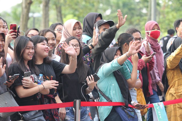 Bỏ Hari Won ở nhà, Trấn Thành lên đường sang Indonesia dự “Siêu sinh nhật” tối nay cùng Đông Nhi - Ảnh 2.