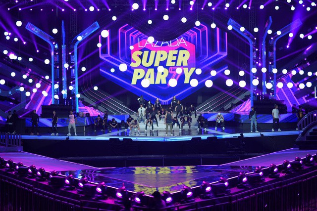 1 tiếng trước giờ G đ&ecirc;m nhạc &ldquo;Si&ecirc;u sinh nhật&rdquo; Lazada: H&agrave;ng triệu fan ng&oacute;ng chờ Dua Lipa v&agrave; c&aacute;c nghệ sĩ - Ảnh 4.