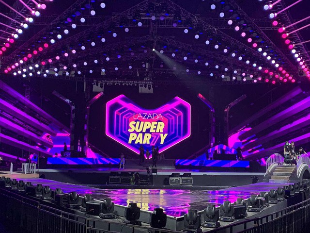 1 tiếng trước giờ G đ&ecirc;m nhạc &ldquo;Si&ecirc;u sinh nhật&rdquo; Lazada: H&agrave;ng triệu fan ng&oacute;ng chờ Dua Lipa v&agrave; c&aacute;c nghệ sĩ - Ảnh 7.