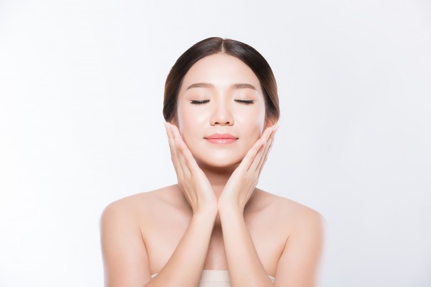 H&egrave; sang, những sản phẩm chăm s&oacute;c & dưỡng trắng da dưới 300 ng&agrave;n đồng sau sẽ l&agrave; cứu c&aacute;nh cho bạn - Ảnh 1.