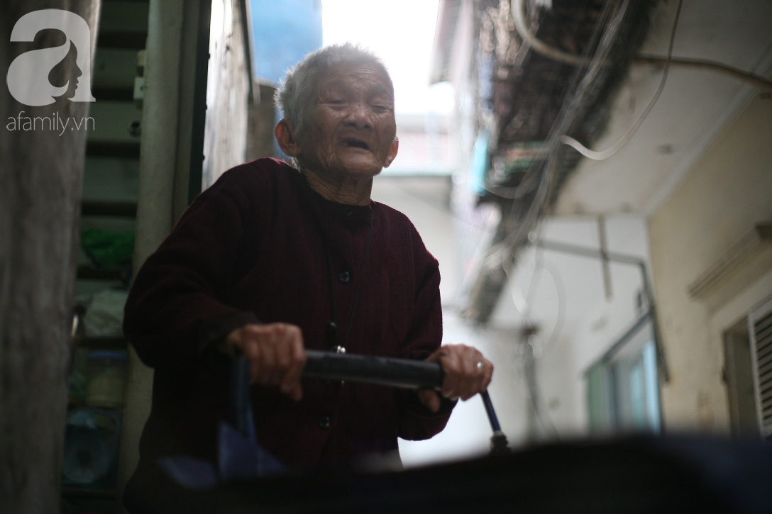 Xót cảnh cụ bà 84 tuổi, hàng ngày phải đẩy xe đi bán kẹo và tâm nguyện cuối cùng trước khi chết - Ảnh 7.