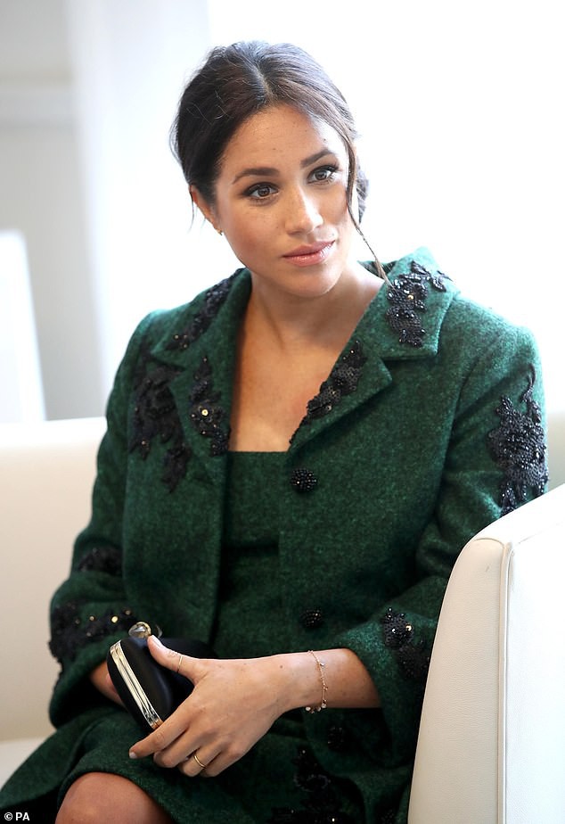 Meghan bị trợ lý lâu năm của Nữ hoàng Anh cảnh báo đừng cố tỏ ra thông minh cùng lời khuyên được cư dân mạng đồng tình ủng hộ - Ảnh 1.