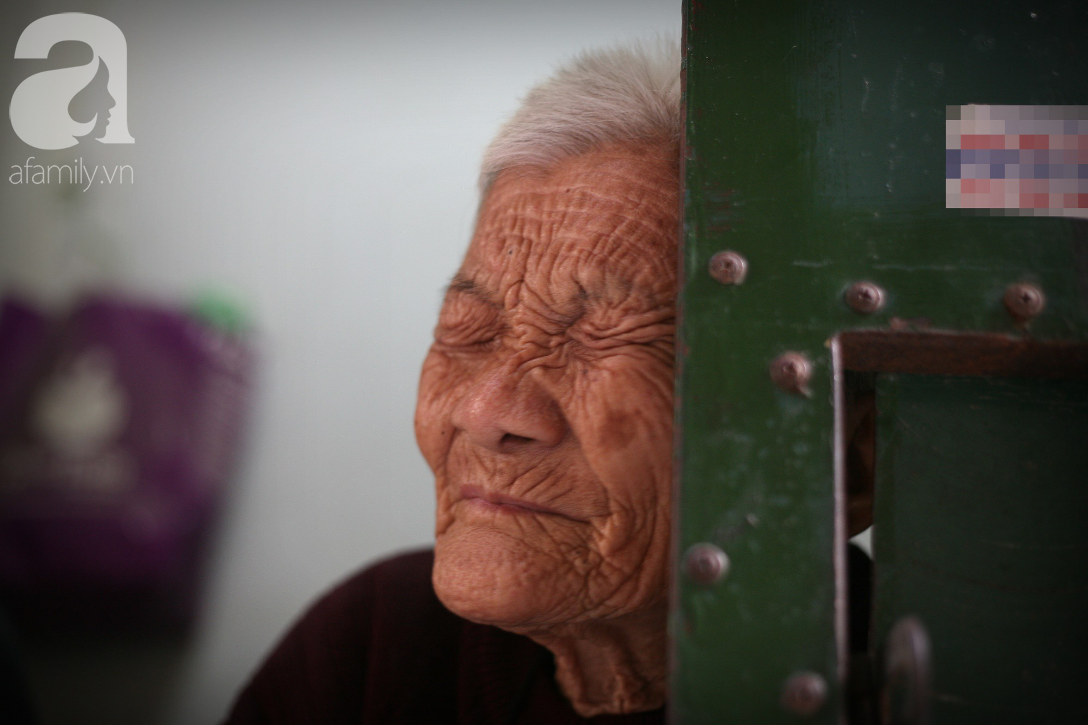Xót cảnh cụ bà 84 tuổi, hàng ngày phải đẩy xe đi bán kẹo và tâm nguyện cuối cùng trước khi chết - Ảnh 3.
