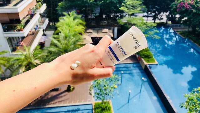 Sở hữu nhan sắc trẻ trung bất chấp tuổi U50, không ngờ bí quyết của Lý Băng Băng chỉ là chăm dùng kem chống nắng, và đây là review cụ thể 5 dòng kem cô từng dùng - Ảnh 8. Sở hữu nhan sắc trẻ trung bất chấp tuổi U50, không ngờ bí quyết của Lý Băng Băng chỉ là chăm dùng kem chống nắng, và đây là review cụ thể 5 dòng kem cô từng dùng - Ảnh 8.