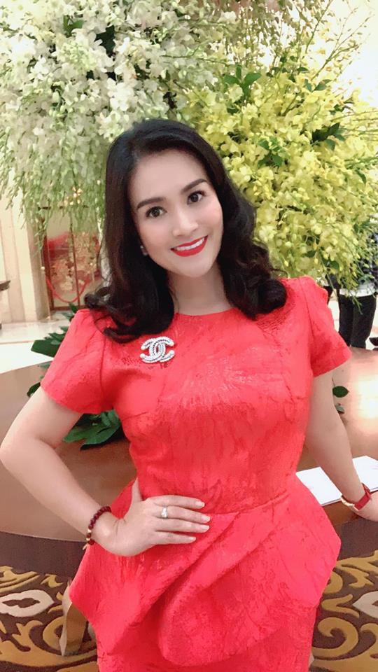 Cuối tuần của các hot mom: Huỳnh Lý Đông Phương tái xuất xinh đẹp, Huyền Baby khoe sắc vóc bỉm sữa căng tròn khi đi shopping - Ảnh 12.