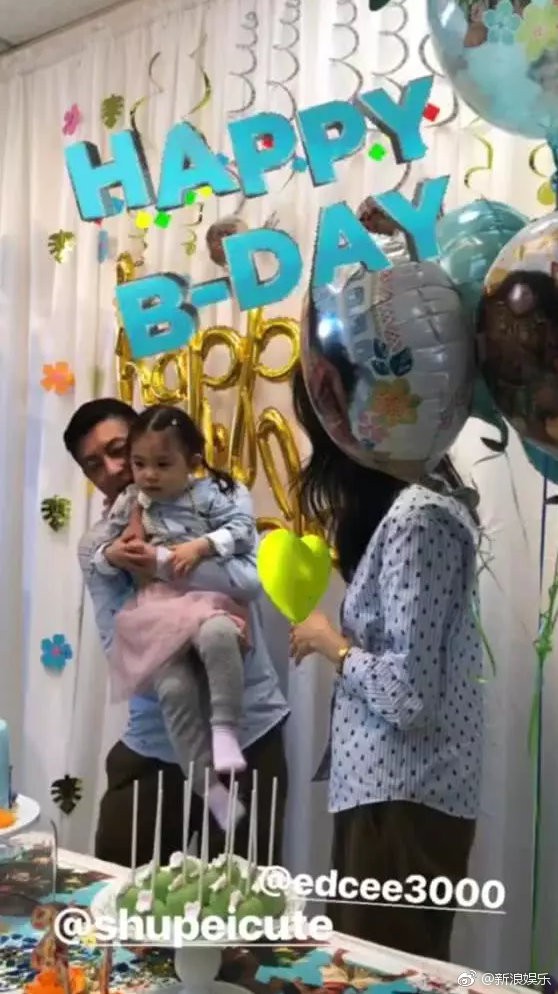 Trần Quán Hy cùng chân dài Victorias Secret thơm lõm má cô con gái nhỏ trong tiệc sinh nhật mừng 2 tuổi - Ảnh 4.
