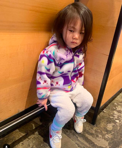 Trần Quán Hy cùng chân dài Victorias Secret thơm lõm má cô con gái nhỏ trong tiệc sinh nhật mừng 2 tuổi - Ảnh 9.