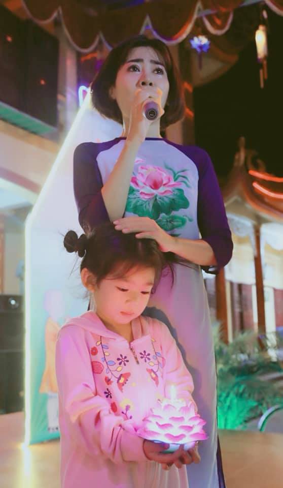 Cuộc sống sao Việt khi chống chọi với bạo bệnh: Người “lột xác” hình ảnh để lấy lại tinh thần, người vẫn miệt mài hoạt động nghệ thuật mỗi ngày - Ảnh 4. Cuộc sống sao Việt khi chống chọi với bạo bệnh: Người “lột xác” hình ảnh để lấy lại tinh thần, người vẫn miệt mài hoạt động nghệ thuật mỗi ngày - Ảnh 4.
