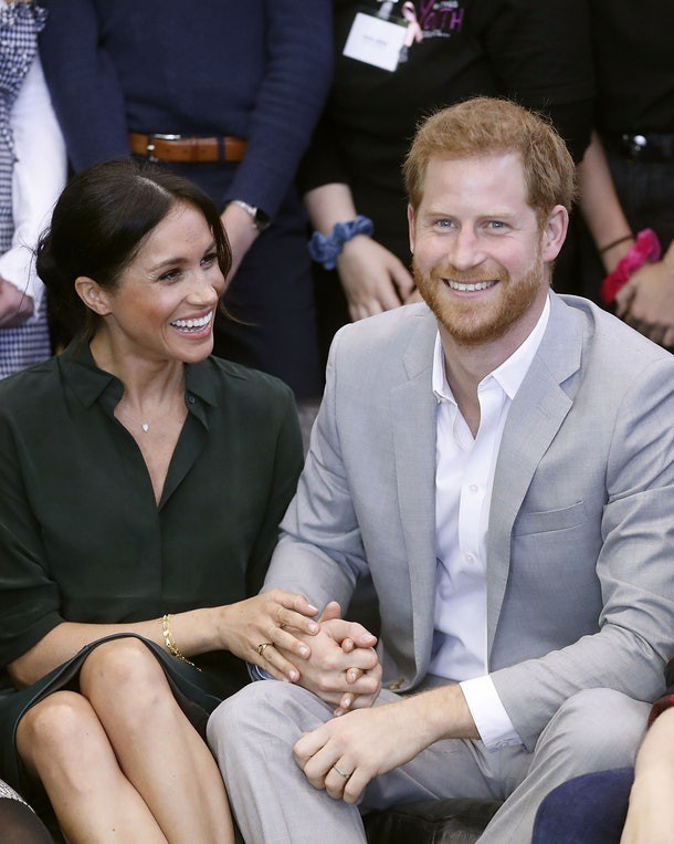 Bỏ ngoài tai lời cảnh báo của các chuyên gia, người hâm mộ, Hoàng tử Harry vẫn say mê Meghan như điếu đổ vì lý do không ngờ này - Ảnh 2.