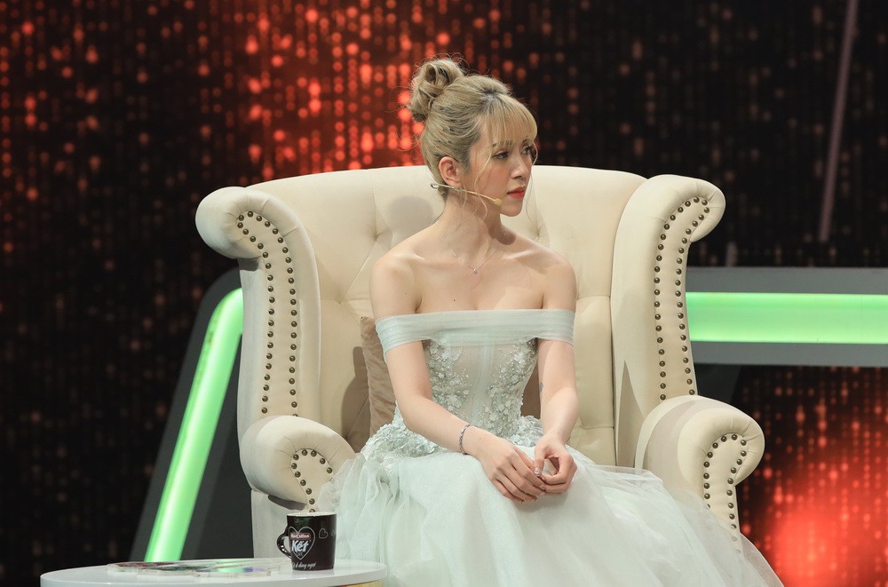 Chi D&acirc;n bị đồn l&agrave; bạn trai cũ phản bội của nữ ch&iacute;nh Người ấy l&agrave; ai?: Bằng chứng ngoại t&igrave;nh bị bắt gặp ngay tại nh&agrave;! - Ảnh 2.