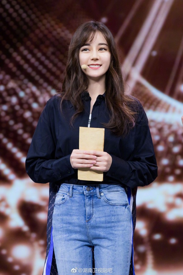 Địch Lệ Nhiệt Ba: Khi con đường tẩy trắng liên tiếp thất bại - Ảnh 10. Địch Lệ Nhiệt Ba: Khi con đường tẩy trắng liên tiếp thất bại - Ảnh 10.