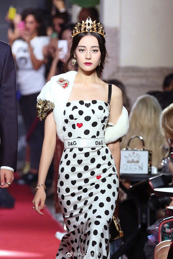 Địch Lệ Nhiệt Ba: Khi con đường tẩy trắng liên tiếp thất bại - Ảnh 4. Địch Lệ Nhiệt Ba: Khi con đường tẩy trắng liên tiếp thất bại - Ảnh 4.