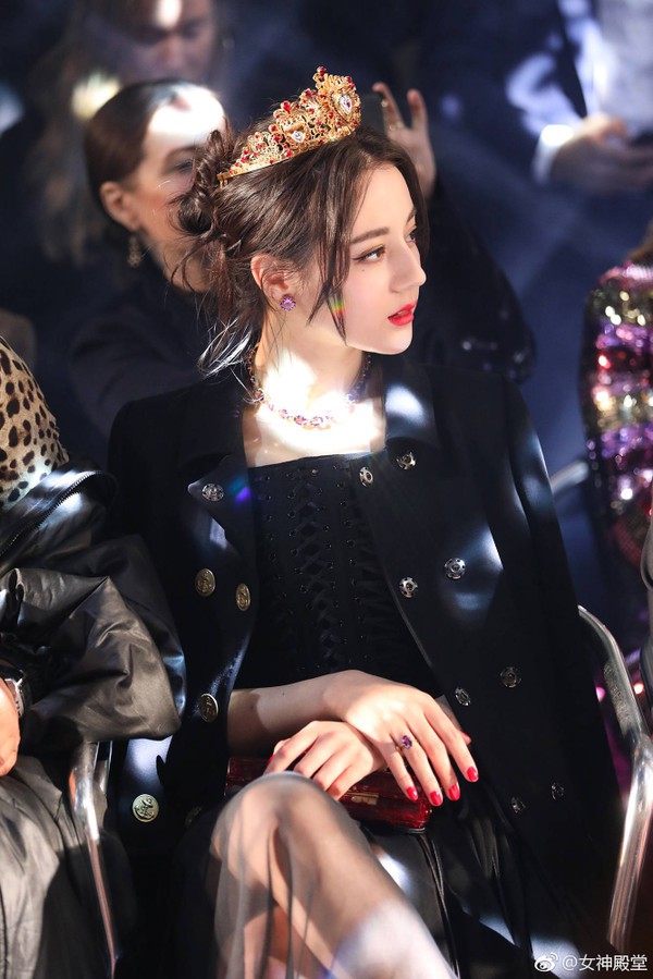 Địch Lệ Nhiệt Ba: Khi con đường tẩy trắng liên tiếp thất bại - Ảnh 5. Địch Lệ Nhiệt Ba: Khi con đường tẩy trắng liên tiếp thất bại - Ảnh 5.