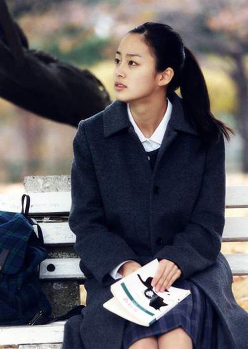 Vẻ đẹp của Kim Tae Hee: Từ nữ thần đại học đến biểu tượng nhan sắc, cả cái bóng phản chiếu trên tường cũng thừa sức gây sốt - Ảnh 6.