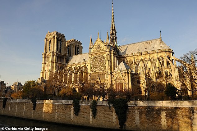 Hé lộ lí do thực sự khiến Nhà thờ Đức Bà Paris chìm trong khói lửa và phải mất nhiều giờ mới có thể dập tắt được đám cháy - Ảnh 2.