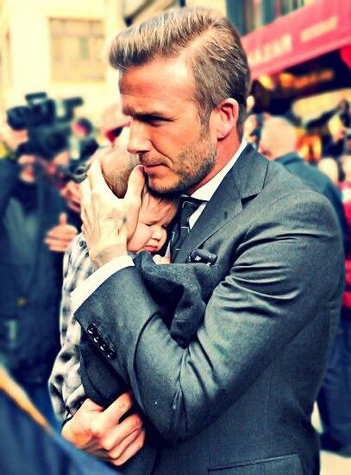 Tiểu công chúa Harper Beckham: Cuộc sống quý tộc phủ kín bằng tình thân và hành hiệu của cô bé hạnh phúc nhất Hollywood  - Ảnh 4.