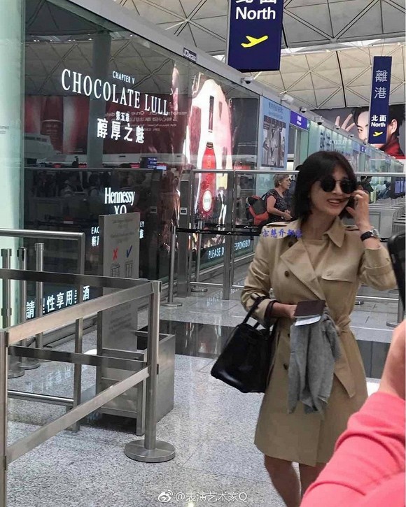 Xuất hiện tại sân bay sau chuyến công tác xa chồng, Song Hye Kyo gầy tới mức khó tin  - Ảnh 4.