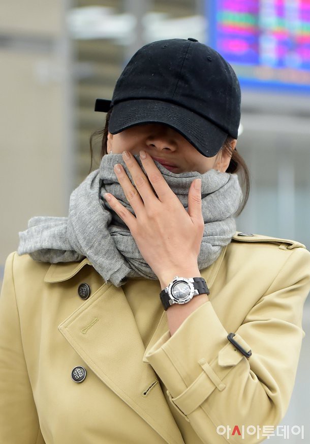 Phản ứng của dư luận Hàn trước việc Song Hye Kyo không đeo nhẫn cưới: Có nhiều người đeo nhẫn mà vẫn ngoại tình đó thôi... - Ảnh 2.