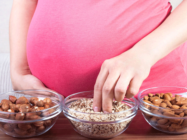 Đây chính là những loại thực phẩm mẹ bầu rất nên thận trọng khi ăn bởi có nguy cơ gây sảy thai cao - Ảnh 3.
