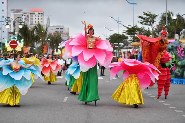 Tưng bừng Carnival Đường phố Sầm Sơn 2019 - Ảnh 1.