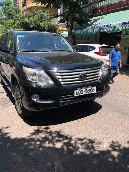 Chủ khách sạn lái Lexus 570 tông 4 người chết nói chỉ uống 1 ly rượu ngâm hành lúc ăn cơm trưa - Ảnh 1. Chủ khách sạn lái Lexus 570 tông 4 người chết nói chỉ uống 1 ly rượu ngâm hành lúc ăn cơm trưa - Ảnh 1.