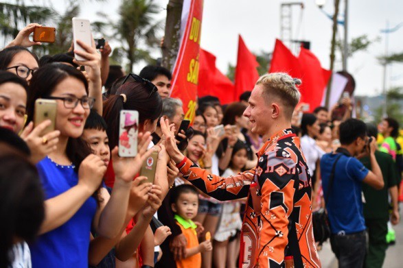 Tưng bừng Carnival Đường phố Sầm Sơn 2019 - Ảnh 3.