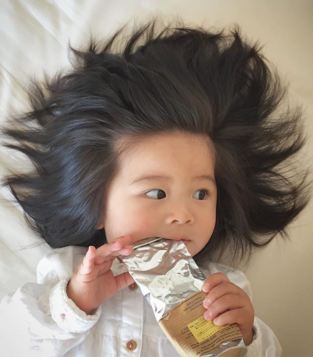 Điểm danh những em nổi như cồn trên mạng vì sở hữu mái tóc chẳng giống ai, các mẹ nhìn vào càng muốn cưng nựng thêm - Ảnh 4. Điểm danh những em nổi như cồn trên mạng vì sở hữu mái tóc chẳng giống ai, các mẹ nhìn vào càng muốn cưng nựng thêm - Ảnh 4.