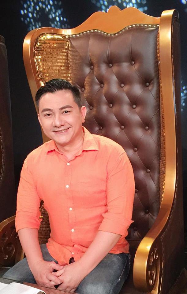 Nghệ sĩ hài Anh Vũ 19 năm chống chọi với ung thư: Phía sau cánh gà, người nghệ sĩ hài đau đớn rúm ró cũng không bao giờ thổ lộ - Ảnh 4. Nghệ sĩ hài Anh Vũ 19 năm chống chọi với ung thư: Phía sau cánh gà, người nghệ sĩ hài đau đớn rúm ró cũng không bao giờ thổ lộ - Ảnh 4.